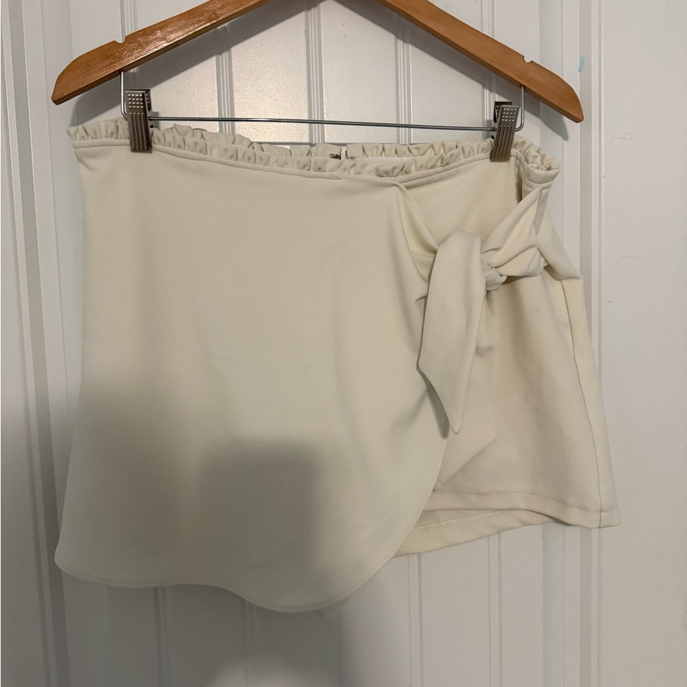 Versona Cream Ruffle Skirt